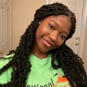 Meet your Posher, Debora